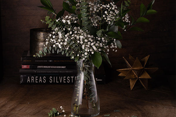 Centros de mesa con copas: opciones creativas