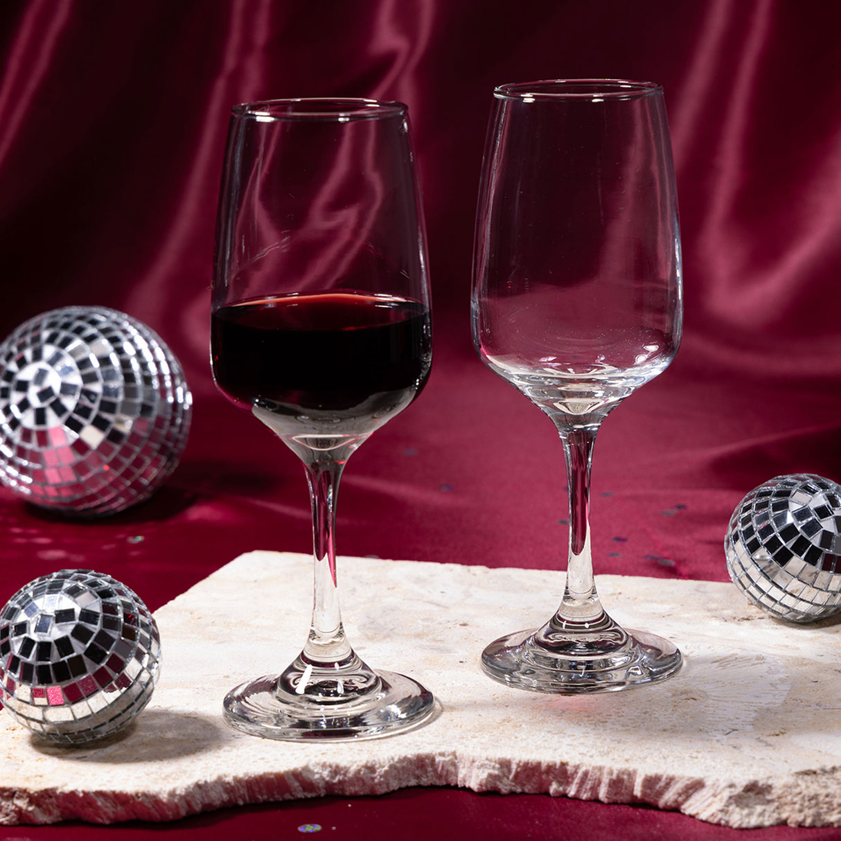 Dos copas trentino para vino, celebración aniversario Cristar 2026