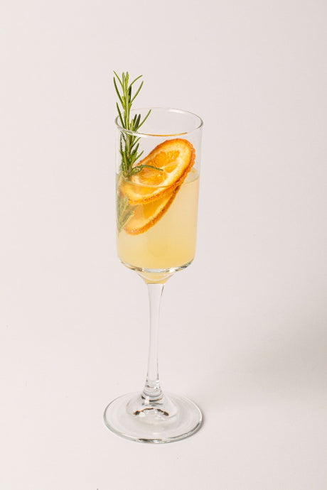 Bebida servida en Copa Champaña colección Río