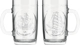 Dos vasos cerveceros de vidrio transparente con relieve – cara frontal con grabado del velero La Santa María y cara trasera con el ARC Gloria, con asa lateral.