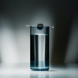 Un vaso rio elemental para bebidas lleno
