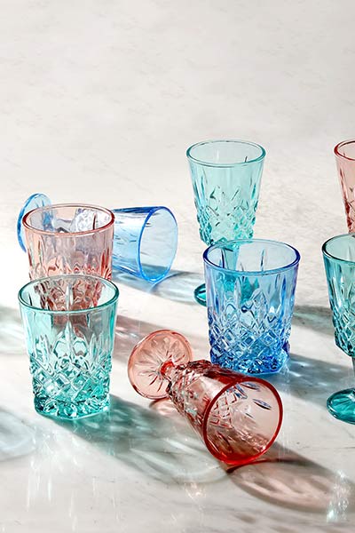 Vasos de vidrio de colores para eventos. ¡Conoce más ahora!