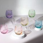 vasos de vidrio de colores